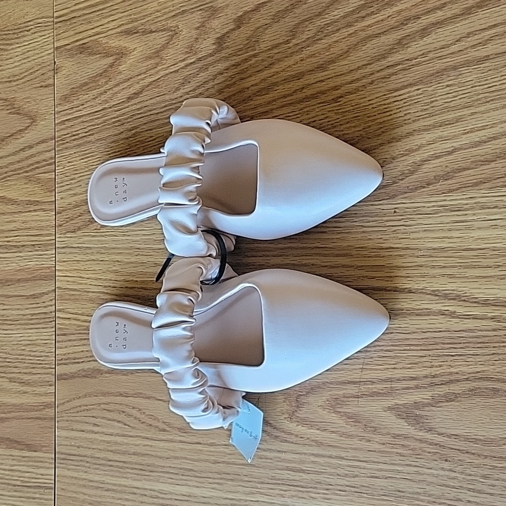 New a.new day easy on & oof shoes size 8.5 color oof white Celeste